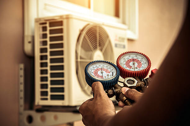 Professional Hvac technician working in Greenwich, CT